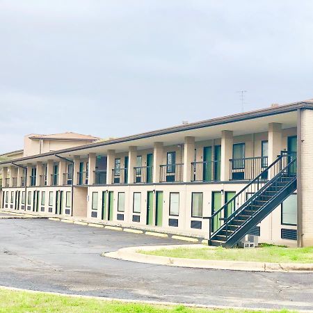 Super 8 By Wyndham-Tupelo Airport Motel Dış mekan fotoğraf