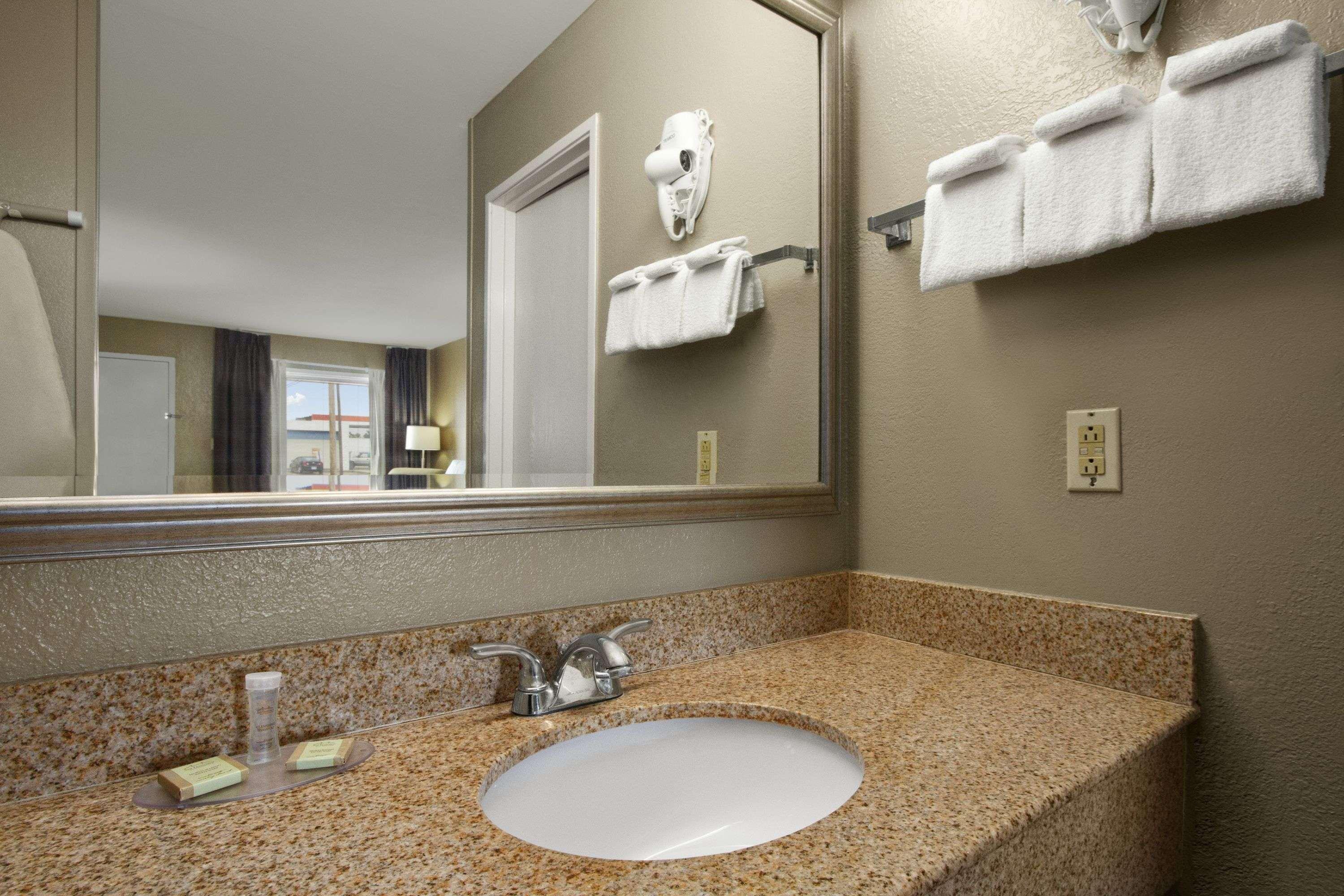 Super 8 By Wyndham-Tupelo Airport Motel Dış mekan fotoğraf
